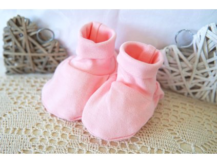 Kojenecké bavlněné capáčky, světle lososové