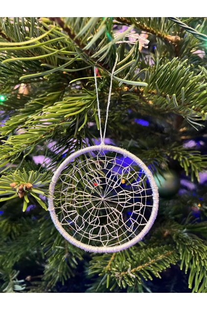 Vánoční ozdoby TŘPYTIVÉ - Sněhová vločka TŘPYTIVÉ - naděje. Je vytvořený technikou: ručně šitá krajka. Velikost kruhu je 8 cm.