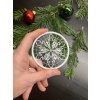 Vánoční ozdoby - Sněhová vločka - kouzlo. Je vytvořený technikou: ručně šitá krajka. Velikost kruhu je 8 cm.