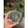 Vánoční ozdoby TŘPYTIVÉ - Sněhové vločky TŘPYTIVÉ - sada 3 kusů. Je vytvořený technikou: ručně šitá krajka. Velikost kruhu je 8 cm.
