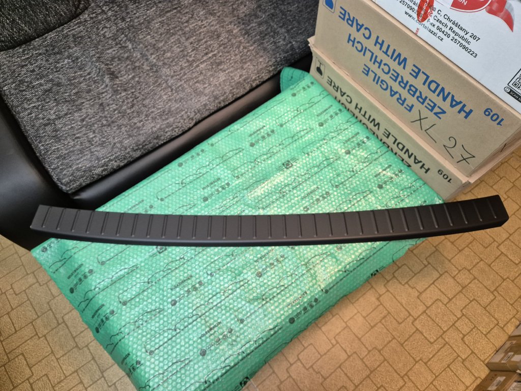ochranná a ozdobná lišta zadního nárazníku černá VW Transporter/Multivan T7 od 2021 7T0061195A