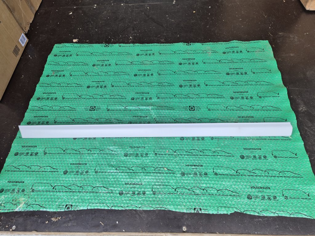 levá přední lišta dveří 53mm VW Golf III 4dvéř. , Vento "Highline" 1H4853515CGRU , 1H4853515C GRU