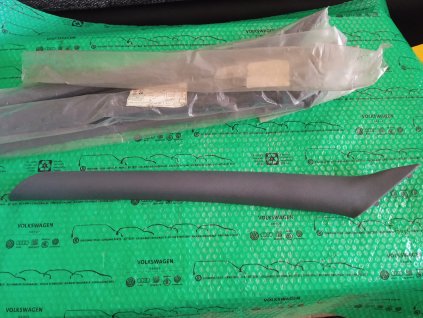 kryt sloupku A levý  -12/97 6U0867233 H50