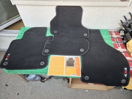 sada textilních koberců Škoda Octavia II 4x4 DCA600003A