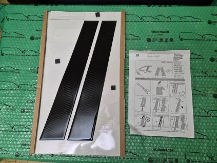 dekorační polep B sloupků dveří carbon design VW Golf VI od 2008 POUZE LEVÁ STRANA 5K4071350A