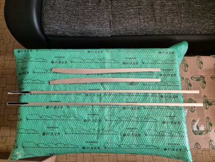 boční dekorativní a ochranné lišty dveří , lesklý chrom Kia XCeeD (CD CUV) od 2020 J7271ADE50ST