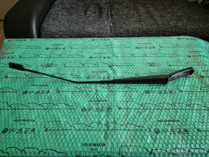 rameno pravého předního stěrače AERO (strana spolujezdce) Škoda Octavia III 5E1955410