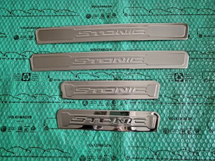 dekorativní ozdobné a ochranné lišty prahu Kia Stonic (YB CUV) od 2018 H8450ADE50ST