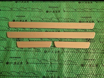 dekorativní ozdobné a ochranné lišty prahu Nissan Pulsar (C13M) od 07/2014 KE9673Z500 , KE967-3Z500