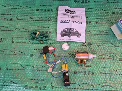 RARITA elektrický odemykač 5. dveří Škoda Felicia