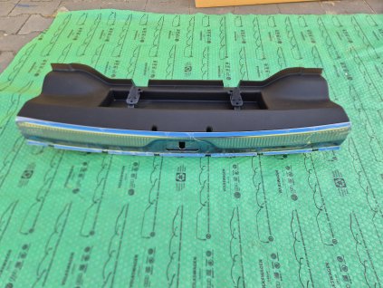 kryt nosiče zámku kufru saténově černá/chrom Škoda Superb II (3T) sedan 3T5863459C9B9