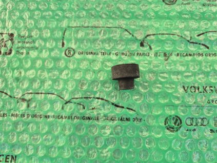 silentblok (guma) pod chladič Škoda Felicia 1.6 s klimatizací 6U0121425B