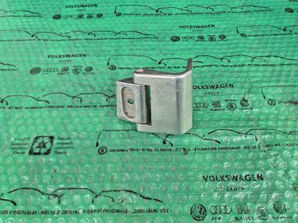 závěs (pant) pravý spodní zadních křídlových dveří VW Transporter T4 701827154A