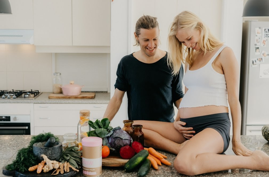 Proč je v průběhu těhotenství dostatek bílkovin zásadní?