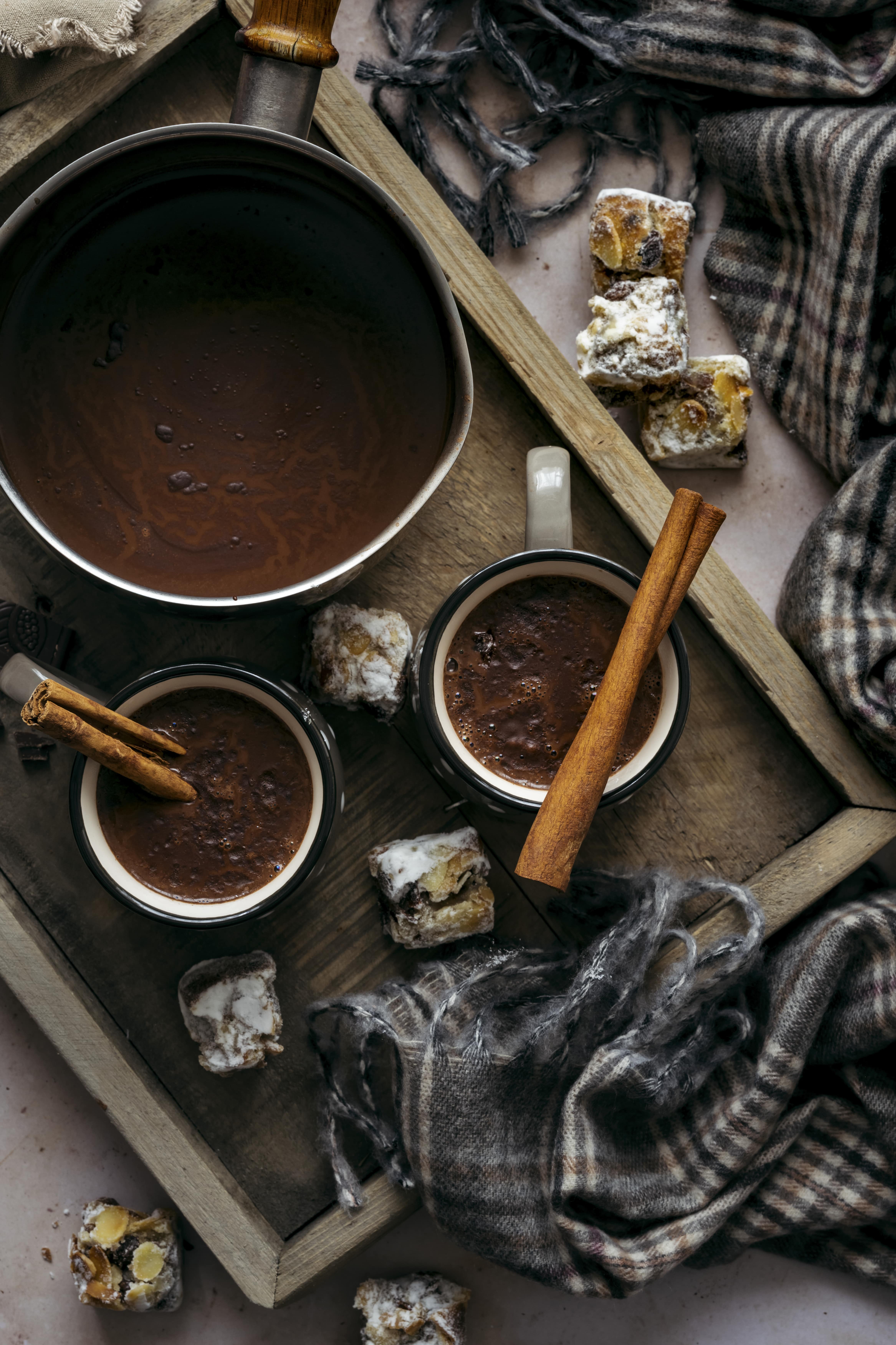 hot-chocolate-with-cinnamon-mug-flat-lay-holiday-food-photography-min