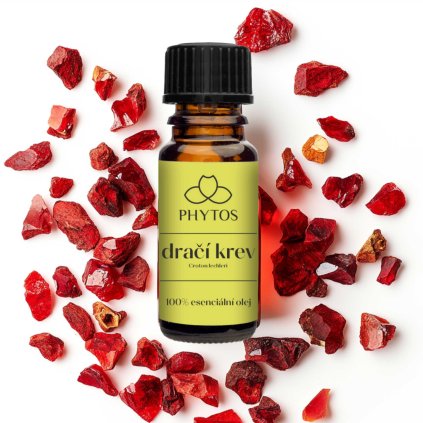 Esenciální olej Dračí krev Phytos – lahvička a přírodní pryskyřice Croton lechleri v pozadí.