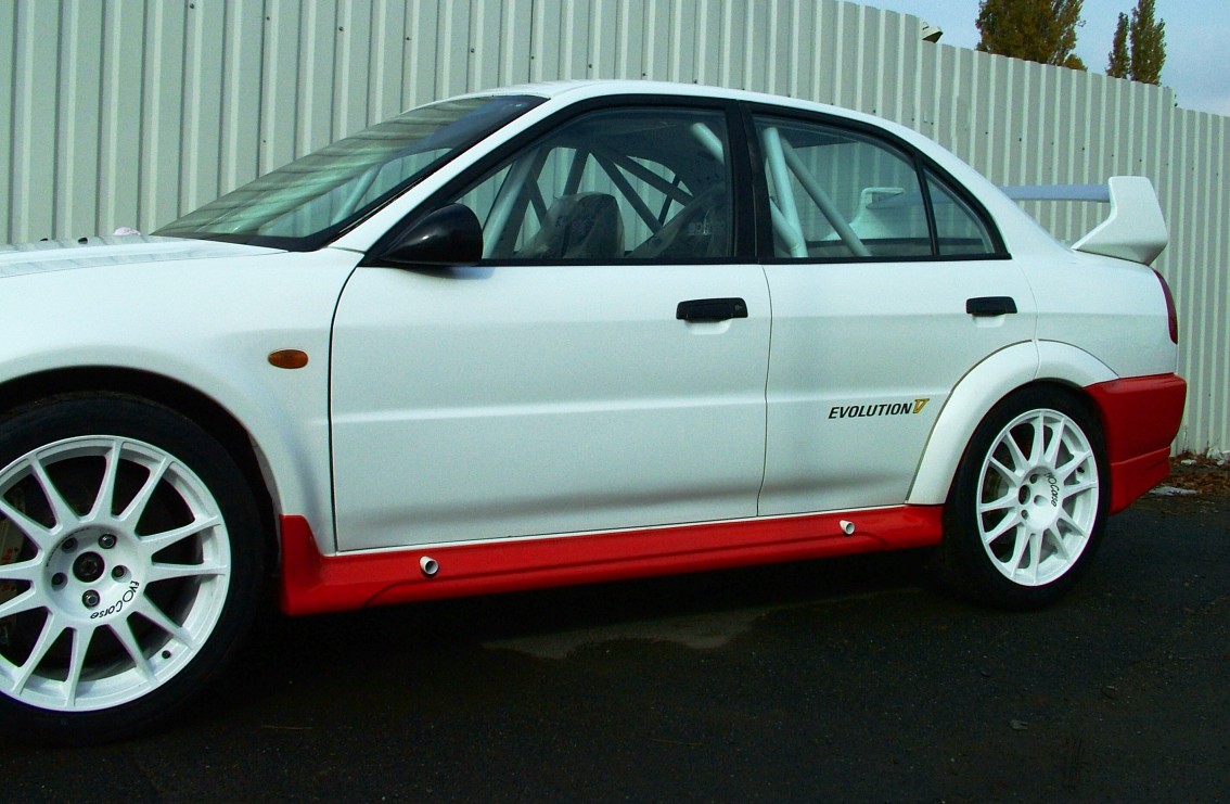 Mitsubishi Lancer EVO 5+6 rozšířené prahy AmbitionCar