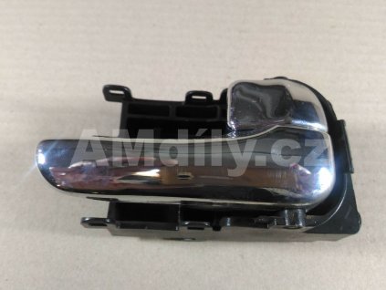 Klika dveří vnitřní přední pravá - Nissan Almera Tino