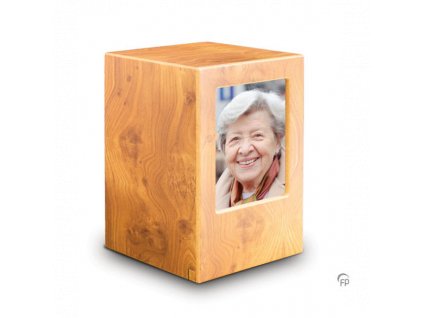 Drevená urna vhodná na presyp popola