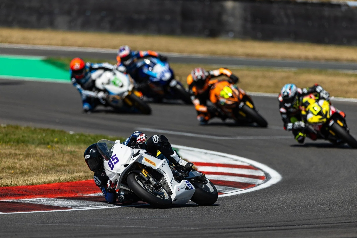 Český motocyklový tým SP race project bodoval v Oscherslebenu a zrychlil závodní Aprilii