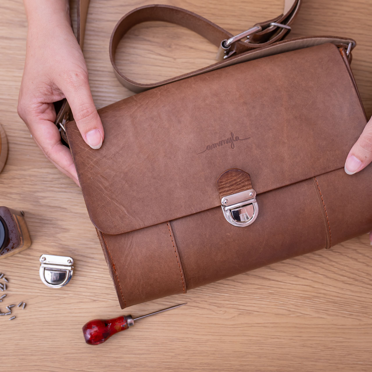 Ako udržiavať a čistiť koženú kabelku