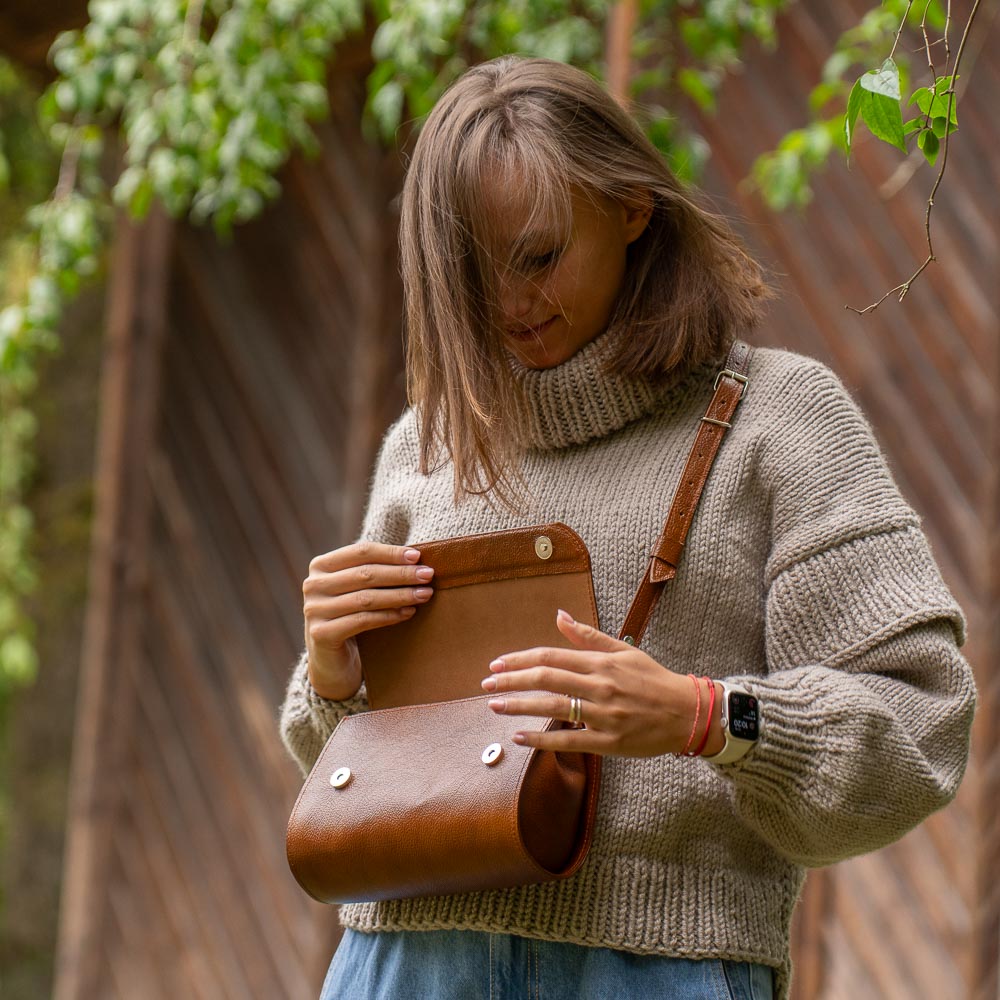Crossbody kabelka Lalisa v koňakovej farbe brandy