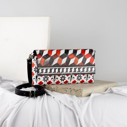 Malá, ručne šitá kožená crossbody kabelka od slovenskej značky Ammyla