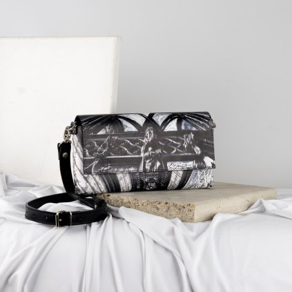 Malá, ručne šitá kožená crossbody kabelka od slovenskej značky Ammyla