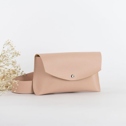 Malá, ručne šitá kožená crossbody kabelka od slovenskej značky Ammyla