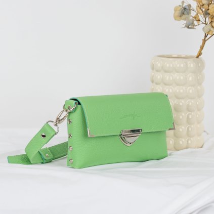 Malá, ručne šitá kožená crossbody kabelka od slovenskej značky Ammyla