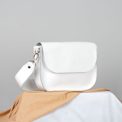 Kožená crossbody kabelka strednej veľkosti od Ammyla