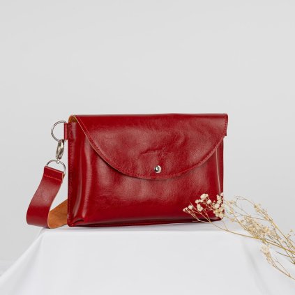 Malá, ručne šitá kožená crossbody kabelka od slovenskej značky Ammyla
