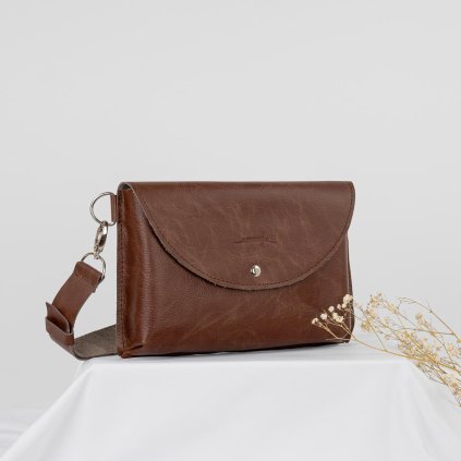 Malá, ručne šitá kožená crossbody kabelka od slovenskej značky Ammyla
