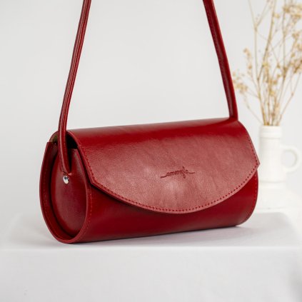Kožená crossbody kabelka strednej veľkosti od Ammyla