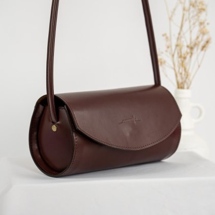 Kožená crossbody kabelka strednej veľkosti od Ammyla