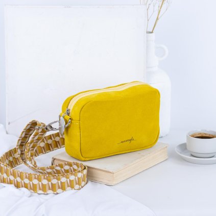 Malá, ručne šitá kožená crossbody kabelka od slovenskej značky Ammyla