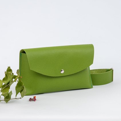 Malá, ručne šitá kožená crossbody kabelka od slovenskej značky Ammyla