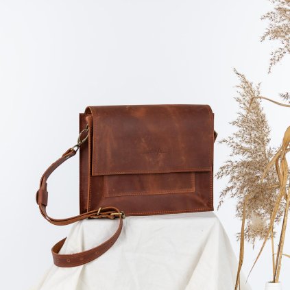 Kožená crossbody kabelka strednej veľkosti od Ammyla