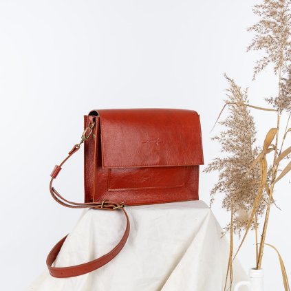 Kožená crossbody kabelka strednej veľkosti od Ammyla