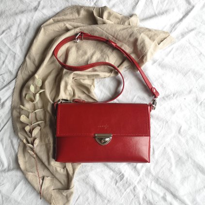 Kožená crossbody kabelka strednej veľkosti od Ammyla