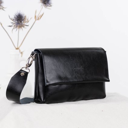 Malá, ručne šitá kožená crossbody kabelka od slovenskej značky Ammyla