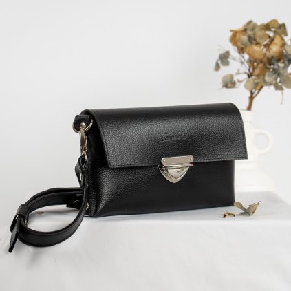 Malá, ručne šitá kožená crossbody kabelka od slovenskej značky Ammyla