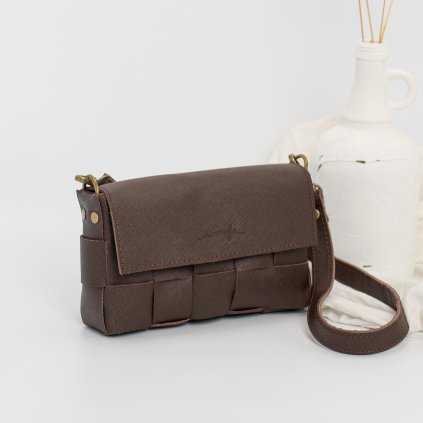 Malá, ručne šitá kožená crossbody kabelka od slovenskej značky Ammyla