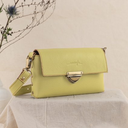 Malá, ručne šitá kožená crossbody kabelka od slovenskej značky Ammyla