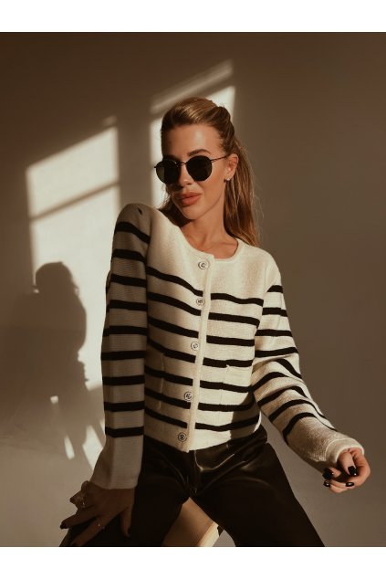 16B98321 3335 4865 A303 45393E2C1C8D