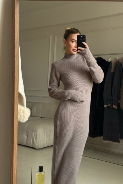 Maxi úpletové šaty s vycpávkami Olla