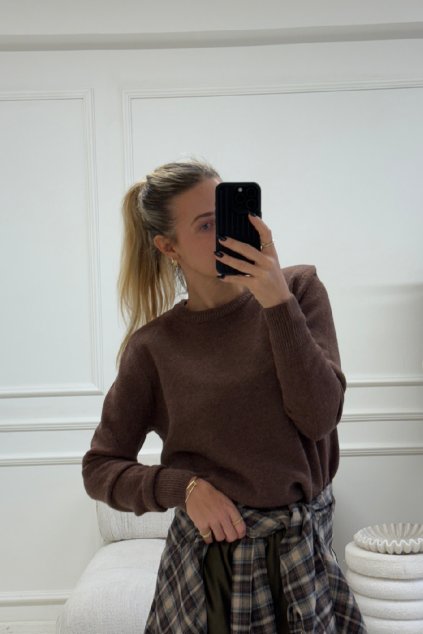 Hnědý svetr s vycpávkami Beth