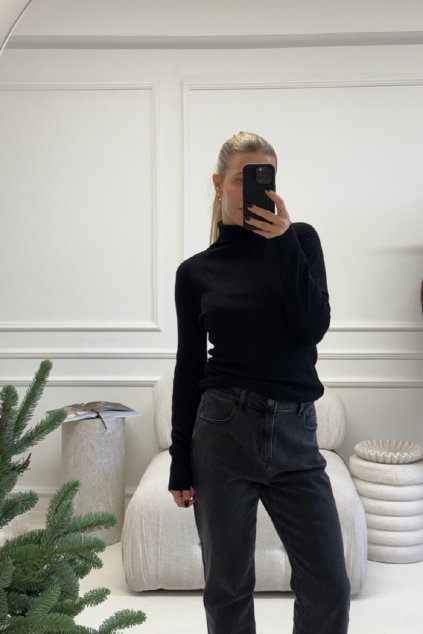 Černý roláček Ola