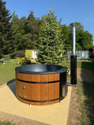 Taky už přivoláváte jaro?🌞 Pokud si i Vy chcete užívat jarní prosluněné dny v horkém koupacím sudu, je nejlepší čas...