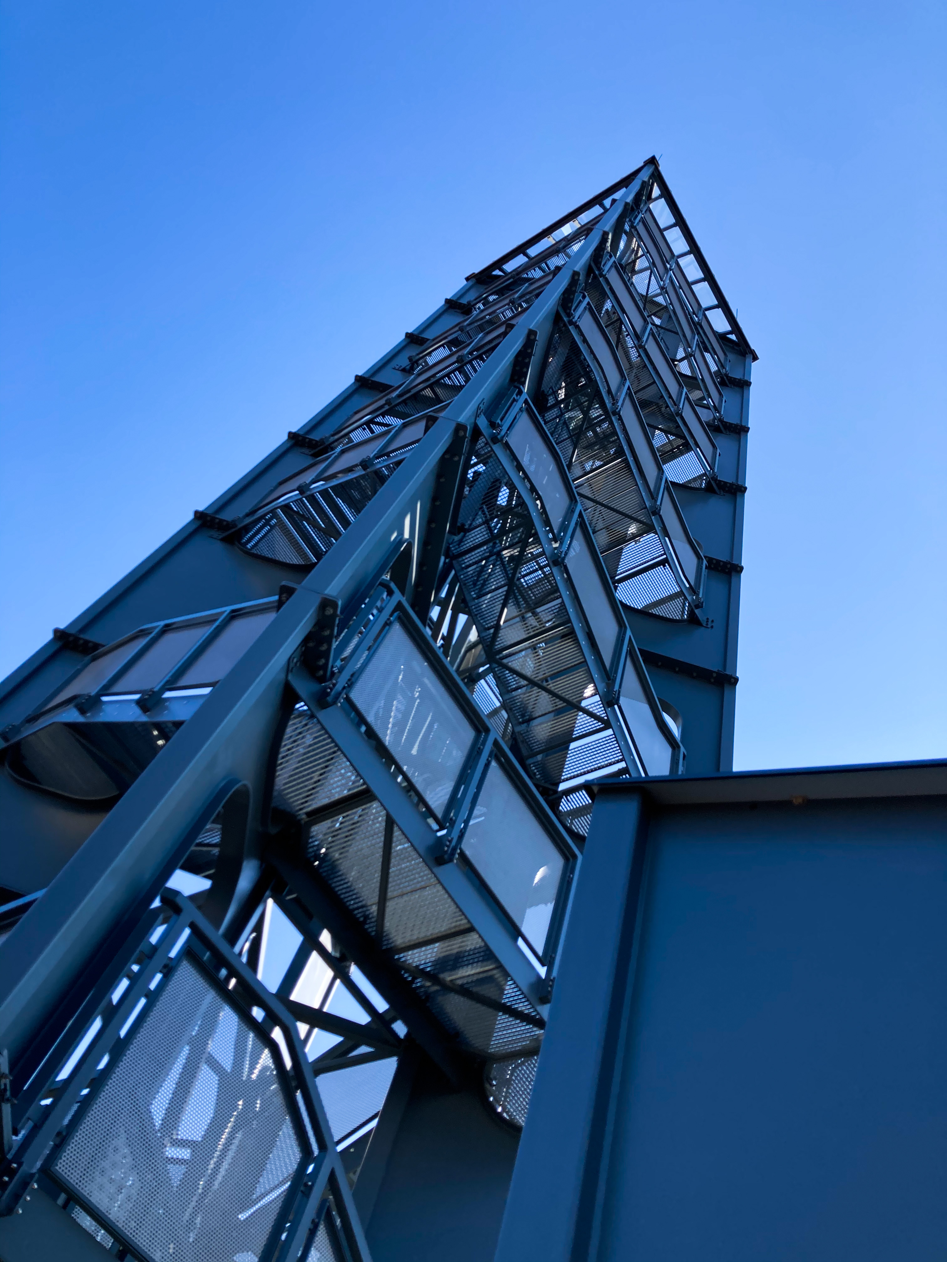 PRVNÍ JARNÍ PAPRSKY na rozhledně Halaška